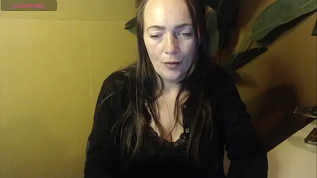 Snapshot of cloe85nl chatting on December 4, 2025, 9:51 am cloe85nl online show from December 4, 2025, 9:51 am