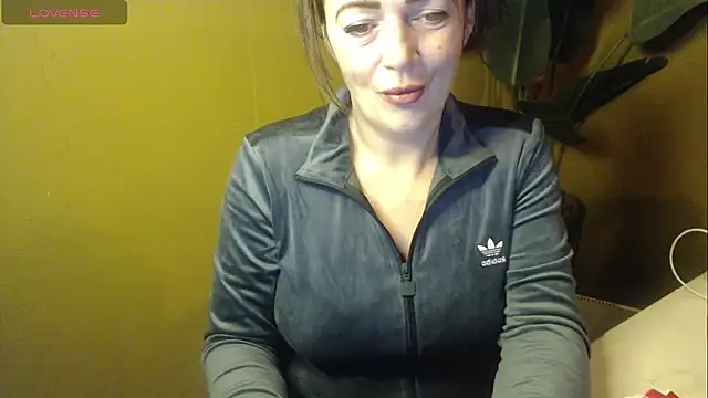 Snapshot of cloe85nl chatting on February 1, 2026, 9:19 am cloe85nl online show from February 1, 2026, 9:19 am