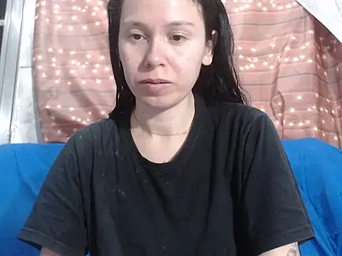 Venusluxodomme online show from October 8, 2025, 5:27 am