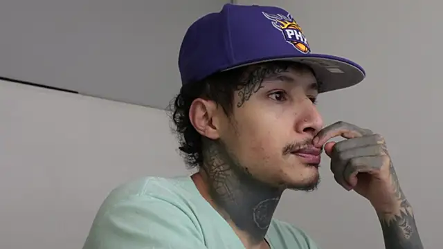 Snapshot of trieone chatting on February 26, 2025, 3:53 am trieone online show from February 26, 2025, 3:53 am