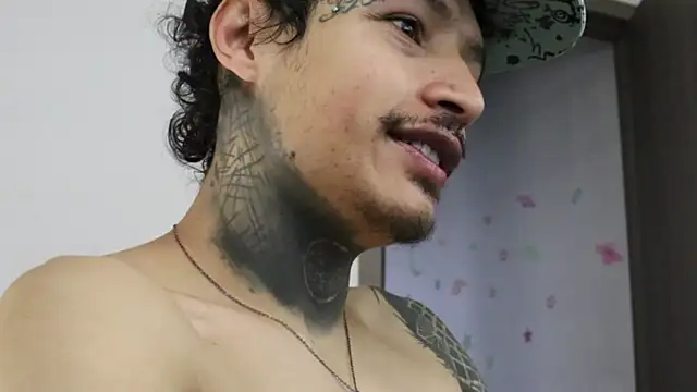 Snapshot of trieone chatting on November 2, 2025, 10:45 pm trieone online show from November 2, 2025, 10:45 pm