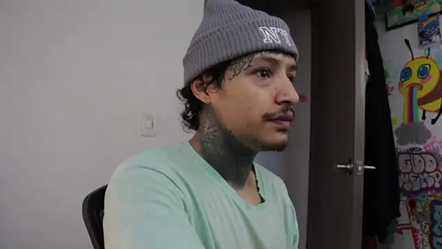 Snapshot of trieone chatting on December 2, 2025, 11:15 am trieone online show from December 2, 2025, 11:15 am