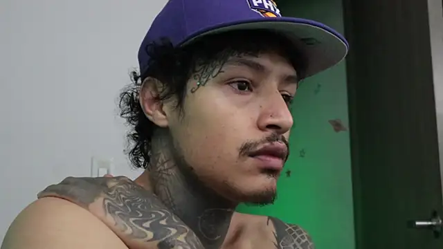 Snapshot of trieone chatting on December 5, 2025, 6:22 am trieone online show from December 5, 2025, 6:22 am