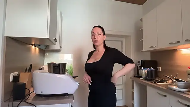 Viola Beck online show from March 27, 2026, 11:54 am