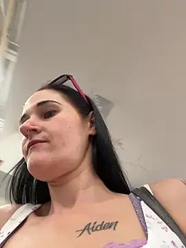 Snapshot of lolabunny9 chatting on March 19, 2025, 4:13 pm lolabunny9 online show from March 19, 2025, 4:13 pm