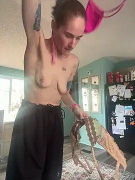 Snapshot of lolabunny9 chatting on December 3, 2025, 6:06 pm lolabunny9 online show from December 3, 2025, 6:06 pm