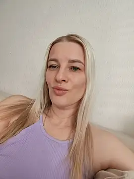 Snapshot of HILT_ON chatting on October 13, 2025, 2:44 am HILT ON online show from October 13, 2025, 2:44 am