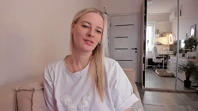 Snapshot of HILT_ON chatting on November 4, 2025, 4:55 am HILT ON online show from November 4, 2025, 4:55 am