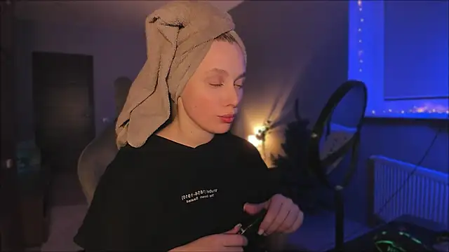 Rachel Ro online show from December 15, 2024, 5:23 am