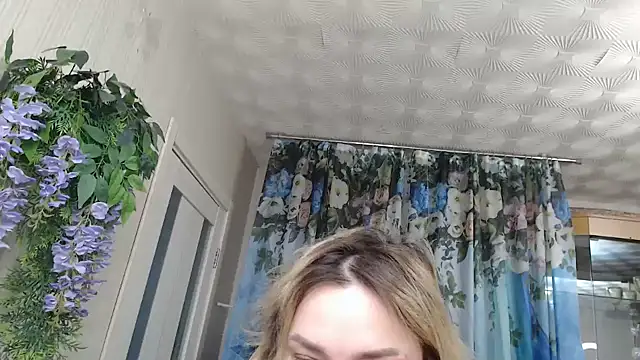 Mika Passion online show from December 15, 2025, 7:12 am