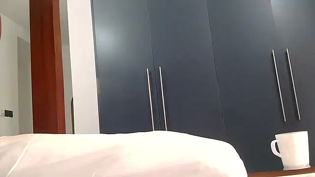 katt008 online show from December 21, 2025, 3:46 am