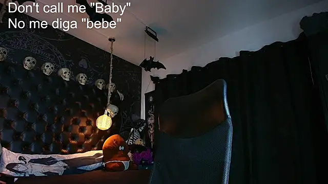 Snapshot of AlexHoe_ chatting on June 20, 2026, 6:44 pm AlexHoe online show from June 20, 2026, 6:44 pm