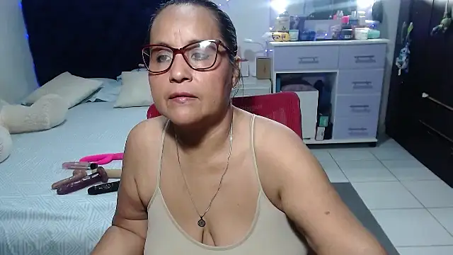 pervert mommy  online show from May 13, 2026, 10:34 am