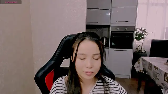 AyaMoon online show from December 3, 2025, 5:26 am