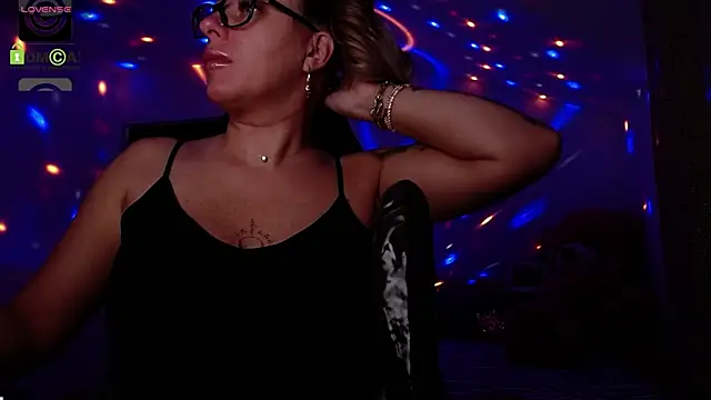 SonyaDevon online show from December 17, 2025, 4:07 am