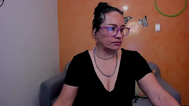 scarlet wet online show from April 10, 2026, 9:41 pm