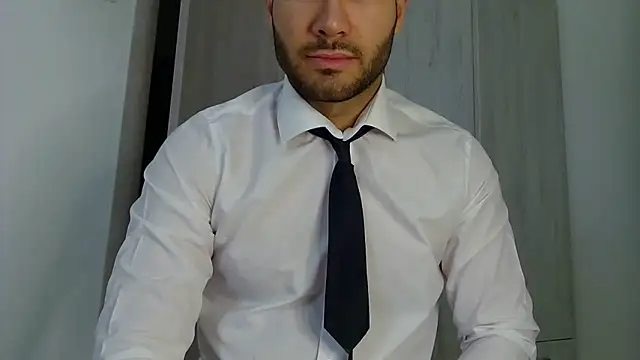 Snapshot of Justynn1 chatting on May 31, 2026, 4:42 am Justynn1 online show from May 31, 2026, 4:42 am