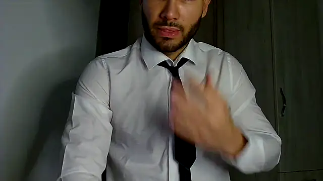 Snapshot of Justynn1 chatting on June 3, 2026, 10:37 pm Justynn1 online show from June 3, 2026, 10:37 pm
