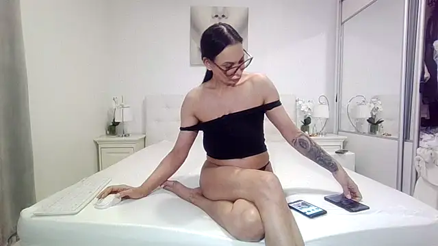 alisonya1 online show from April 15, 2026, 4:08 am