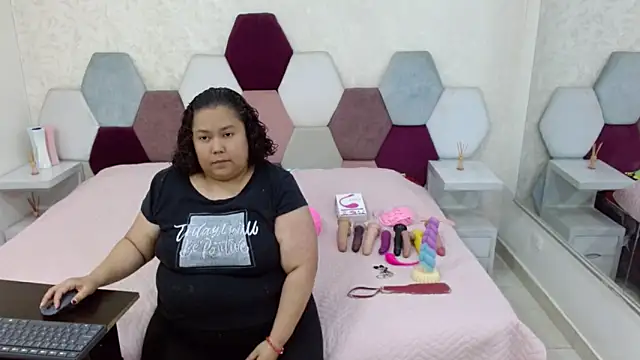 Snapshot of angel_blue chatting on February 16, 2026, 2:35 pm angel blue online show from February 16, 2026, 2:35 pm