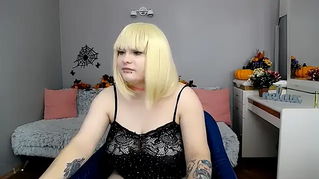 Estheri online show from November 3, 2025, 7:20 am