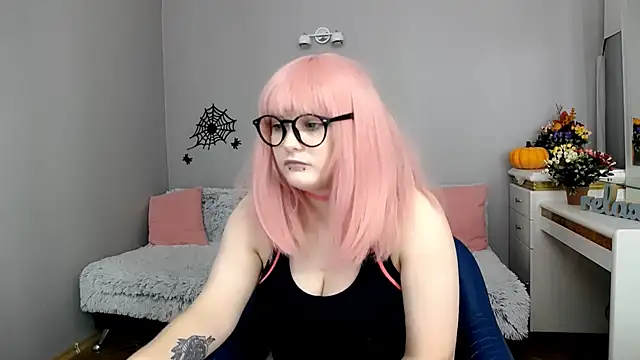 Estheri online show from November 11, 2025, 7:30 am