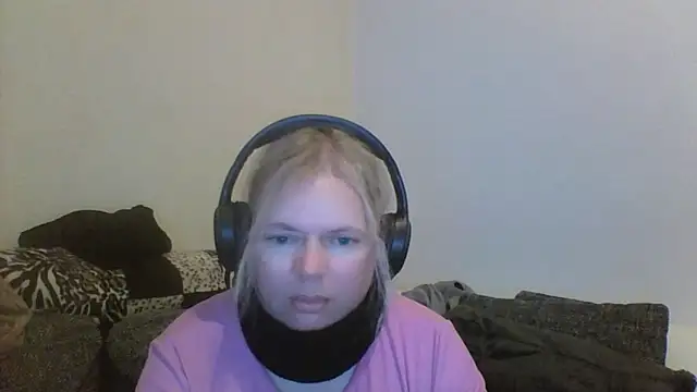 Snapshot of vaneza02 chatting on June 10, 2026, 7:35 pm vaneza02 online show from June 10, 2026, 7:35 pm