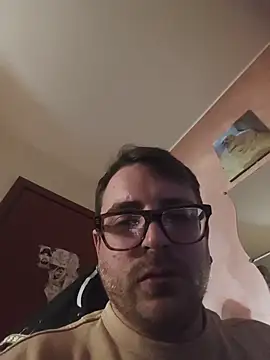 Snapshot of Aleee69 chatting on March 26, 2026, 6:24 pm Aleee69 online show from March 26, 2026, 6:24 pm