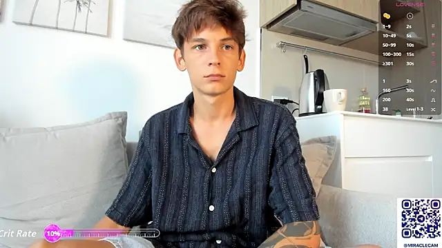 Snapshot of MiracleCam chatting on October 17, 2025, 12:01 am MiracleCam online show from October 17, 2025, 12:01 am