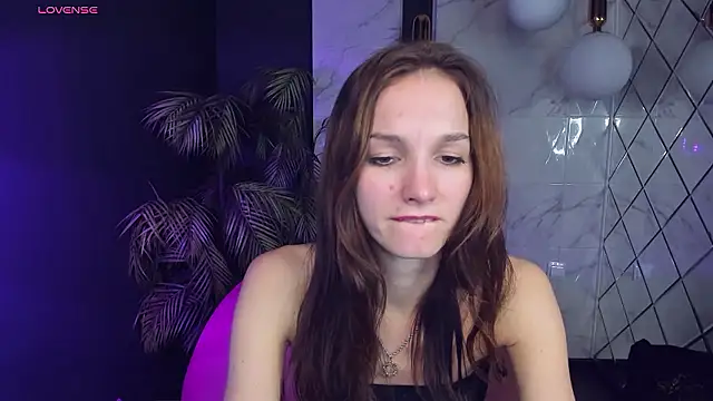 Snapshot of MirandaGlow chatting on December 5, 2024, 12:11 pm MirandaGlow online show from December 5, 2024, 12:11 pm