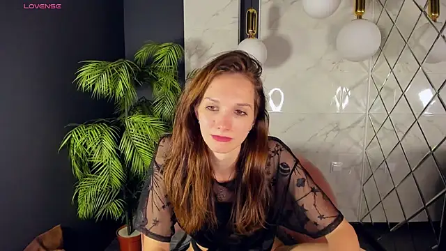 Snapshot of MirandaGlow chatting on December 19, 2024, 12:45 pm MirandaGlow online show from December 19, 2024, 12:45 pm