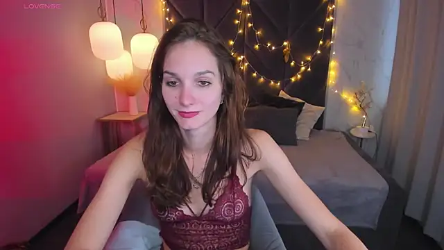 Snapshot of MirandaGlow chatting on December 27, 2024, 12:01 pm MirandaGlow online show from December 27, 2024, 12:01 pm