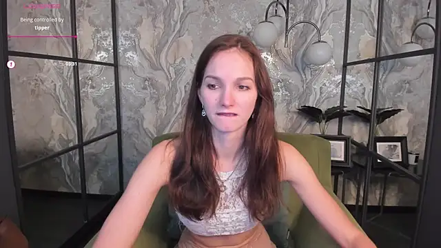 Snapshot of MirandaGlow chatting on February 6, 2025, 8:50 am MirandaGlow online show from February 6, 2025, 8:50 am