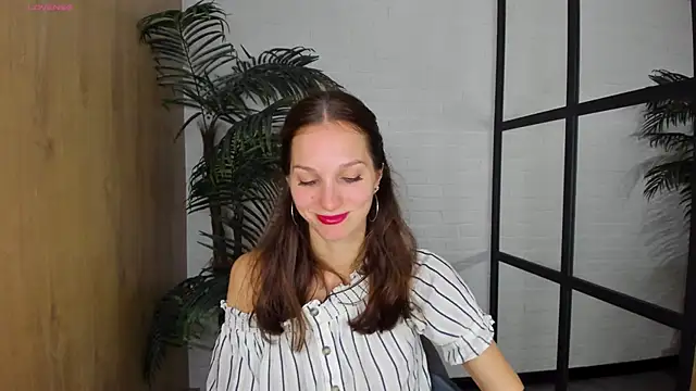 Snapshot of MirandaGlow chatting on September 10, 2025, 5:51 am MirandaGlow online show from September 10, 2025, 5:51 am