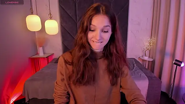 Snapshot of MirandaGlow chatting on December 14, 2025, 5:46 am MirandaGlow online show from December 14, 2025, 5:46 am