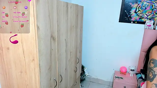 Snapshot of sofia_gold_ chatting on December 13, 2024, 11:45 am sofia gold  online show from December 13, 2024, 11:45 am