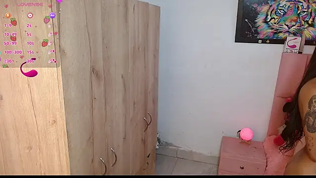 Snapshot of sofia_gold_ chatting on January 7, 2025, 7:17 pm sofia gold  online show from January 7, 2025, 7:17 pm