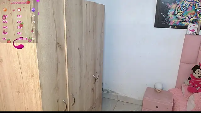 Snapshot of sofia_gold_ chatting on January 9, 2025, 1:45 pm sofia gold  online show from January 9, 2025, 1:45 pm