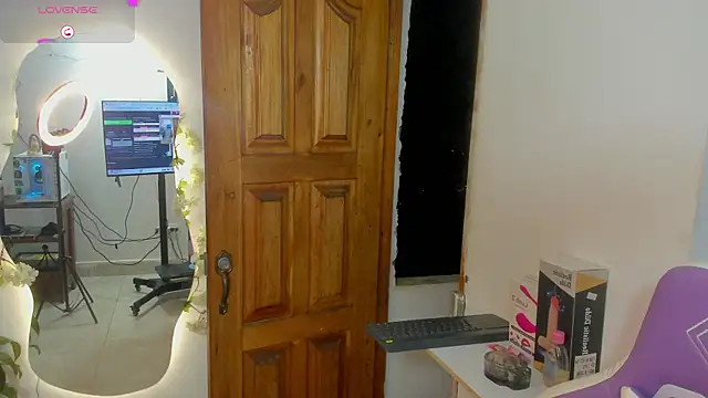 Snapshot of sofia_gold_ chatting on October 26, 2025, 12:05 am sofia gold  online show from October 26, 2025, 12:05 am