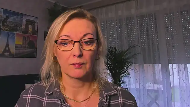 vanessa chat online show from November 20, 2025, 2:17 pm