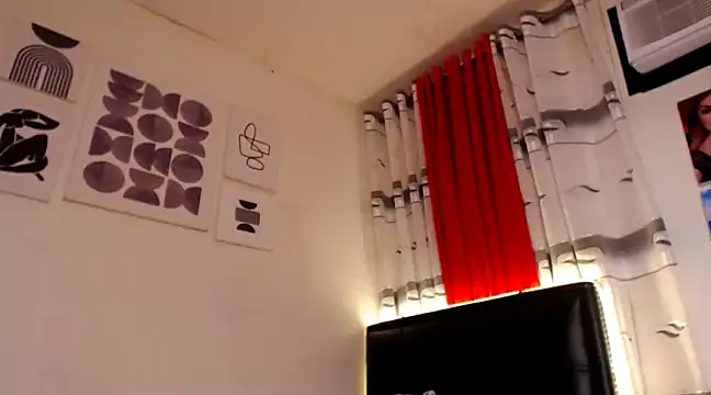 Snapshot of Alluring_Lordess chatting on December 15, 2024, 5:02 am Alluring Lordess online show from December 15, 2024, 5:02 am