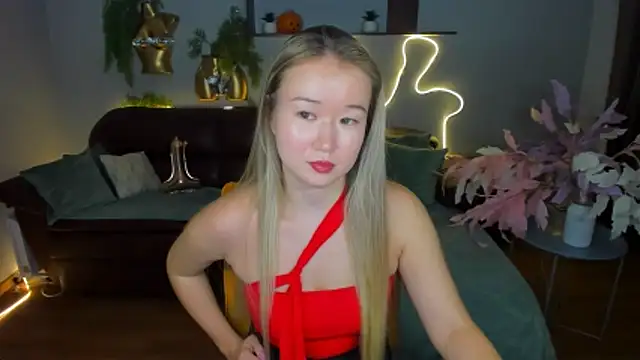 PollyOcean online show from October 28, 2025, 11:25 am