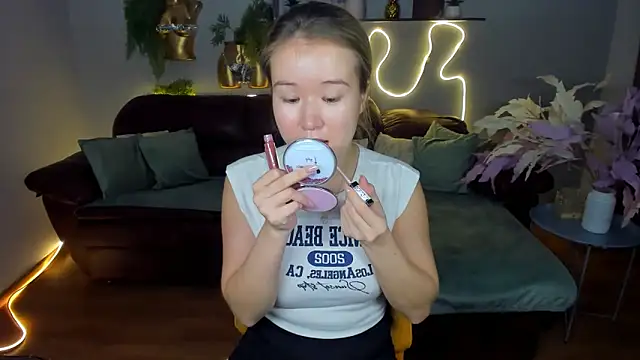 PollyOcean online show from December 5, 2025, 9:51 am