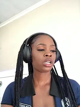 LuciousLips96 online show from November 12, 2025, 8:59 am