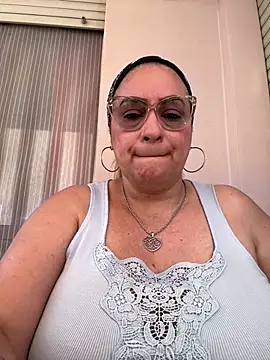 x elena x online show from May 24, 2026, 2:22 pm