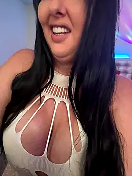 Snapshot of TiffanyRoxx chatting on November 26, 2025, 9:49 pm TiffanyRoxx online show from November 26, 2025, 9:49 pm