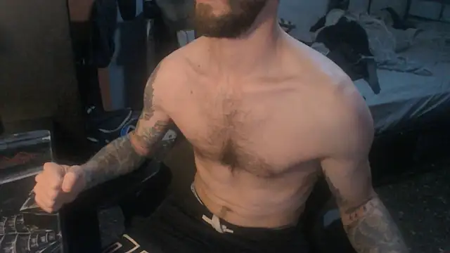 Snapshot of SexxxyLouis chatting on May 9, 2026, 8:19 am SexxxyLouis online show from May 9, 2026, 8:19 am