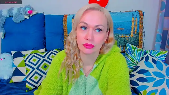 EllenMoore online show from December 21, 2024, 2:41 am