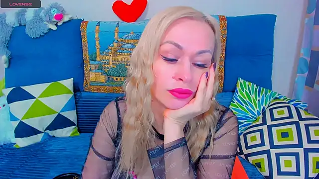 EllenMoore online show from December 23, 2024, 2:45 am