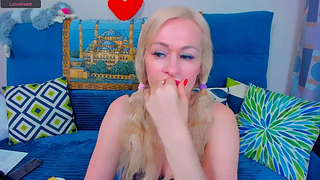 EllenMoore online show from January 15, 2025, 2:38 am